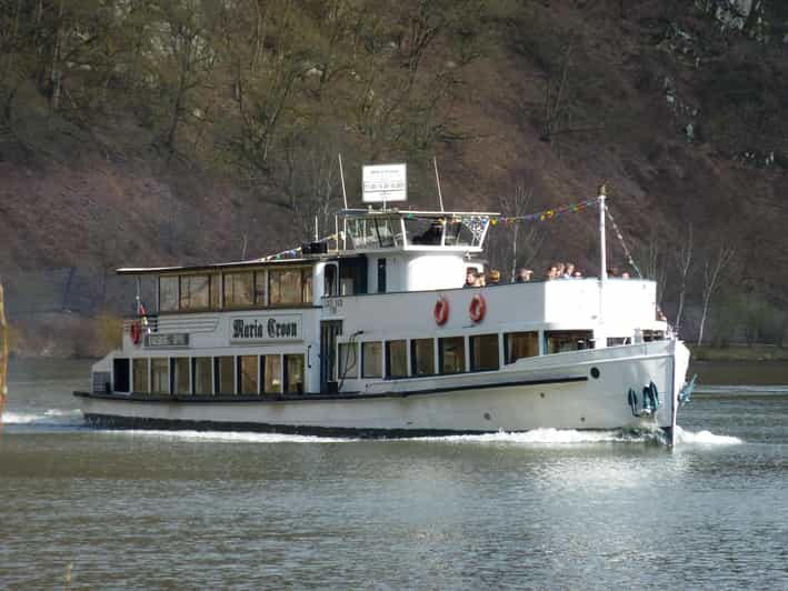 1 hour boat cruise with fragrant coffee and homemade strudel - Key takeaways