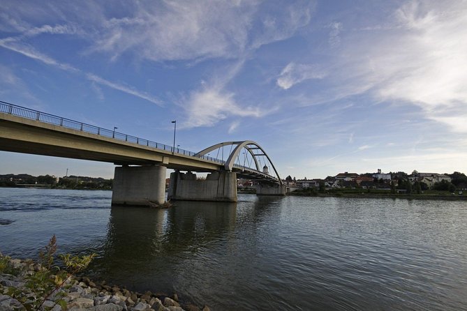 1-way Prague to Vilshofen private transfer - up to 7 passengers - Door-to-Door Prague Pickup That Actually Saves Your Time