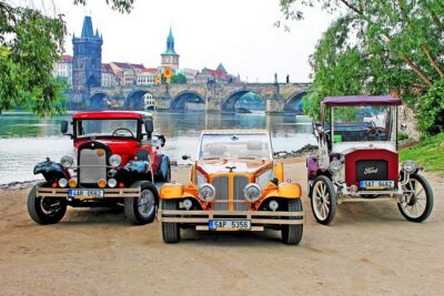 1,5 hour oldtimer convertible Prague sightseeing tour - The Route: Prague Castle Area, Lesser Town Squares, and Petřín Tower