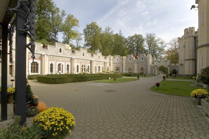 2-Day Hluboka and Cesky Krumlov Tour from Prague - Lunch and timing: a schedule that tries to balance people’s energy