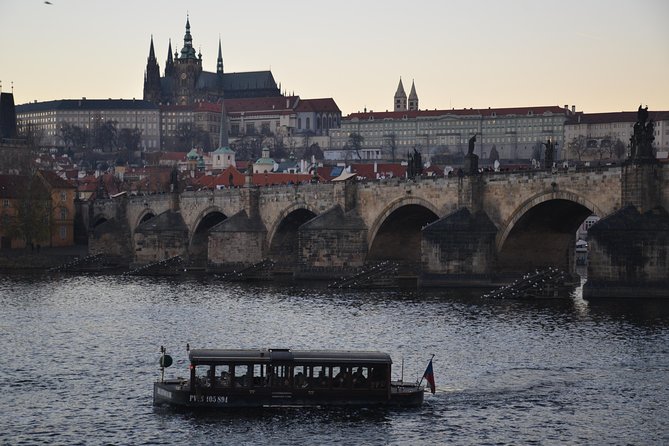 2:5-Hour Walking Tour of Old Town Prague with Boat Ride - Old Town Square to Astronomical Clock: the fast route to Prague’s icons