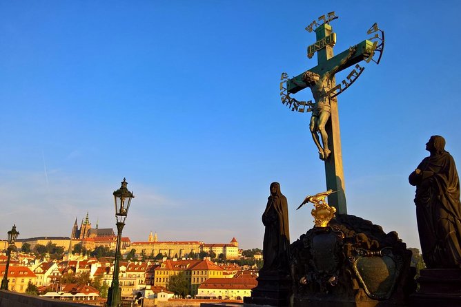 2:5-Hour Walking Tour of Old Town Prague with Boat Ride - Josefov and the Jewish Quarter: synagogues, cemetery, and real context