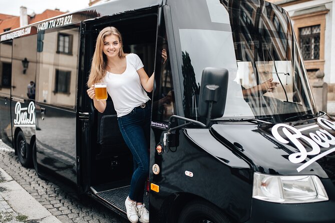 Adults-only Prague Beer Bus Tour - Stop 1: The Prague Castle break (10 minutes that matter)
