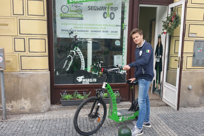 Best Prague Viewpoints: Guided E-Scooter Tour - Lennonova zeď and the Jewish Quarter: quick stops with big atmosphere