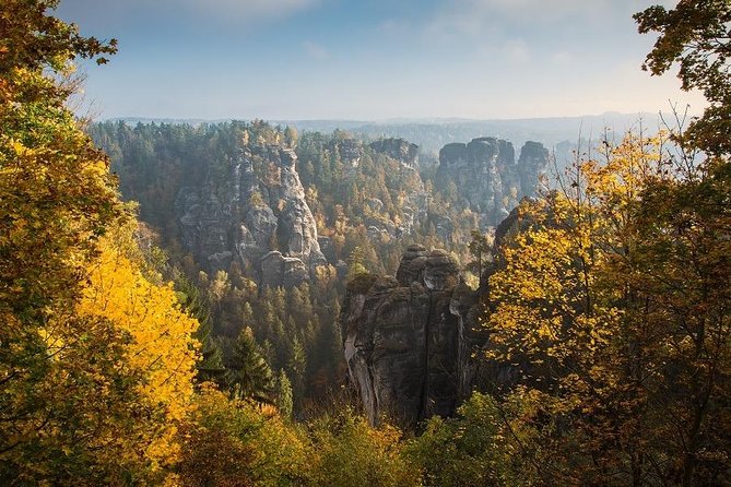 Bohemian Switzerland private hiking tour: Chronicles of Narnia - Pravčická Gate and Sokoli hnizdo: the day turns from maze to scale