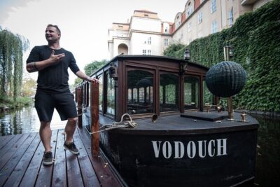 Charles Bridge: River Boat Cruise & Guided Tour ️with PragueWay - Meeting in Malá Strana and Getting the Timing Right