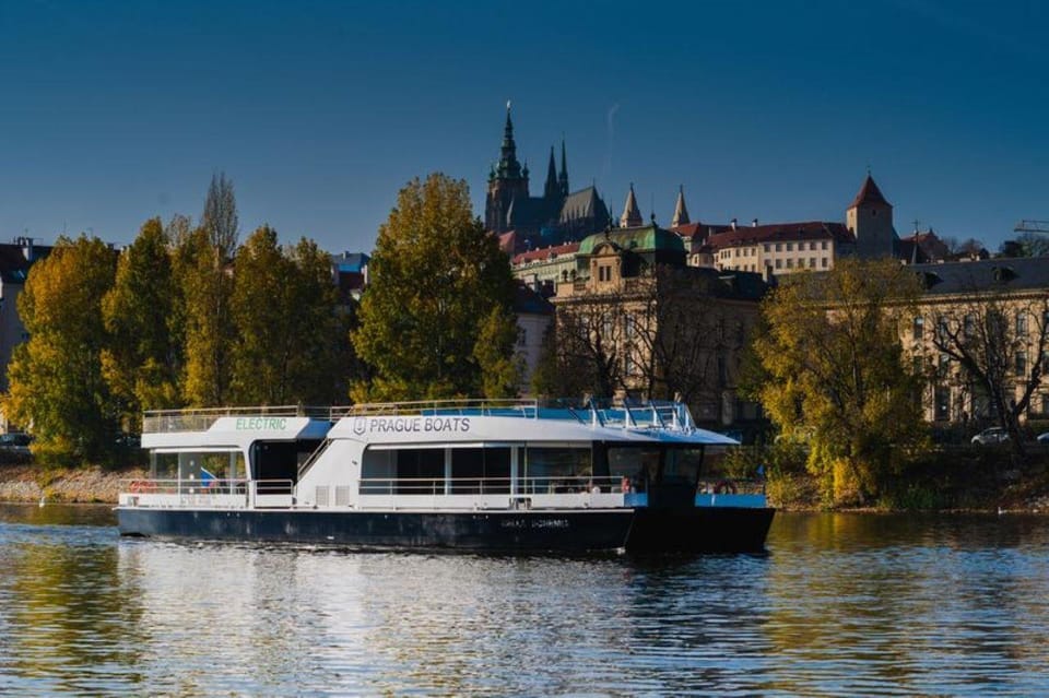 City Sightseeing Prague HOHO Bus, Castle Tour + River Cruise - The castle grounds walking tour: making the hill feel logical