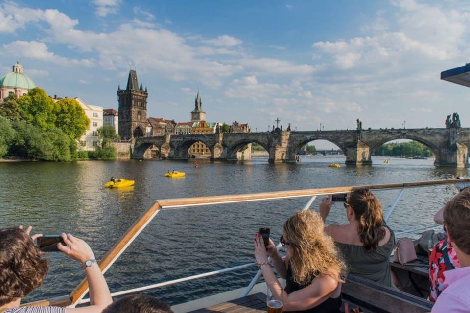 City Sightseeing Prague HOHO Bus, Castle Tour + River Cruise - FAQ