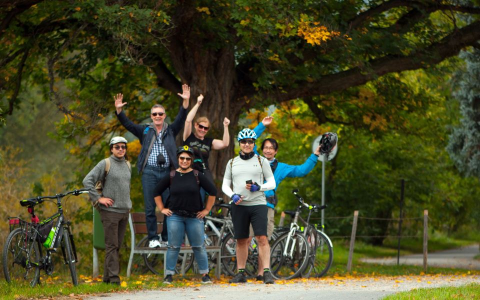 Coutryside e-bike tour to Karlstejn Castle - The ride back: train comfort and a quick look at New Town