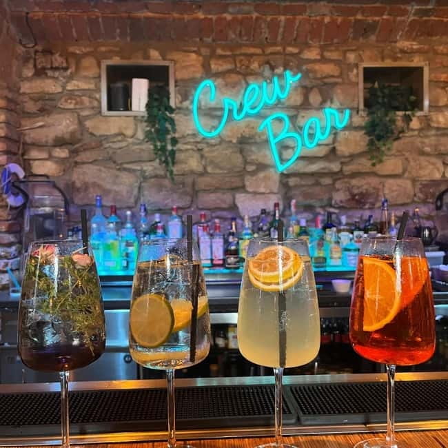 Crew Bar Prague: Open bar, ping pong or shuffleboard game - Location matters: doing this in the heart of Prague