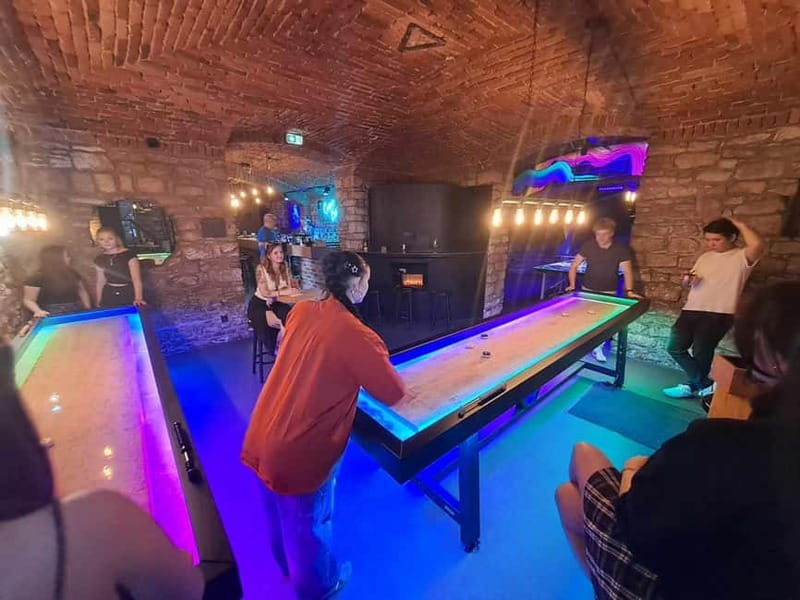 Crew Bar Prague: Open bar, ping pong or shuffleboard game - Your 60-minute plan: what happens from check-in to game finish