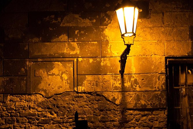 Dark Shadows of the Old Town: A Self-Guided Audio Tour of Prague - VoiceMap offline access: the practical magic trick
