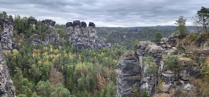 Day trip from Prague to Bohemian and Saxon Switzerland - Crossing to Bohemian Switzerland: The Hike to Pravčická Brána