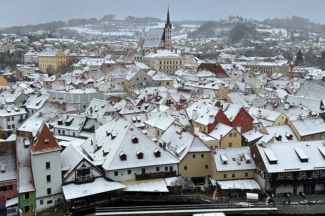 From Prague Day Unique Tour To Cesky Krumlov - Historic Center Walk: Old Streets, Colorful Facades, and the Vltava Divide