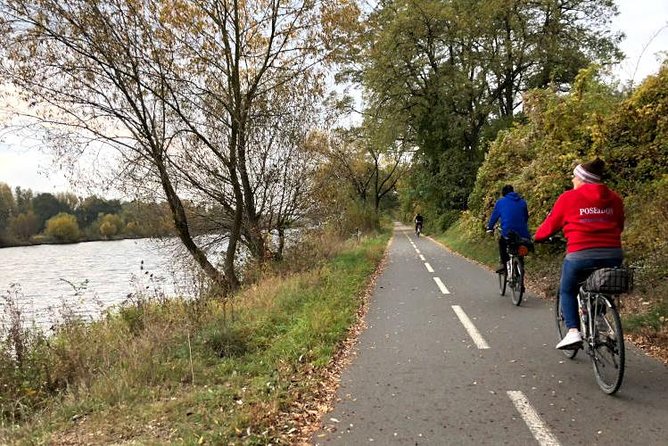Full-Day Countryside E-Bike Tour to Karlstejn Castle (small group - Hlasná Třebá n lunch stop: refuel before the castle climb