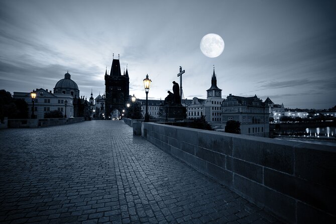 Ghosts and Legends walking tour in Prague - Stop 1 on Charles Bridge: Construction Mysteries and Haunted Alleys