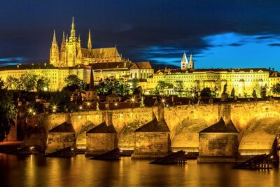 Grand Tour of Prague "among history, legends and curiosities" (NO ENGLISH) - Prague Castle courtyards and St. Vitus free areas