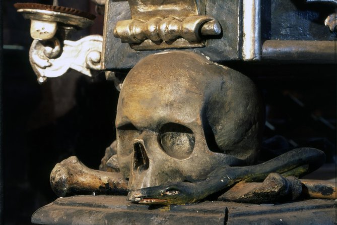 Kutna Hora & St. Barbara Cathedral & Ossuary - Kutná Hora Historic Center Walk: How the Town Connects the Dots