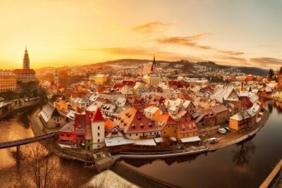 Luxury Private Day trip from Prague to Cesky Krumlov via Hluboka Castle - The luxury Mercedes: what it changes about your day