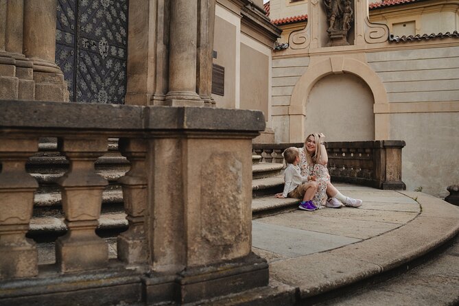 Photographer in Prague, private photoshoot - Mala Strana streets and Kampa Park: you get variety in the middle of the walk