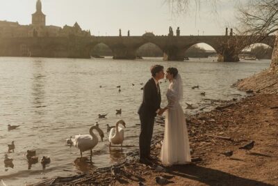 Photographer in Prague, private photoshoot - Charles Bridge portraits: classic views with less chaos