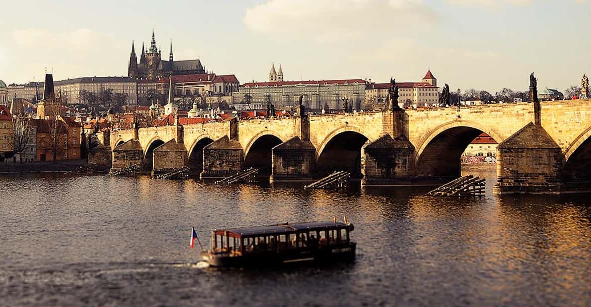 Prague: 2 hours city tour + 1 hour boat cruise - A 3-Hour Prague First-Glance Plan (Coach + Walk)