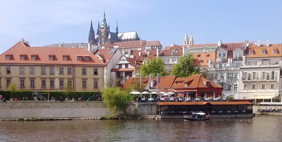 Prague: 3-hour Evening River Cruise with Dinner - Starting the Cruise at Republic Square and the Yellow Kiosk
