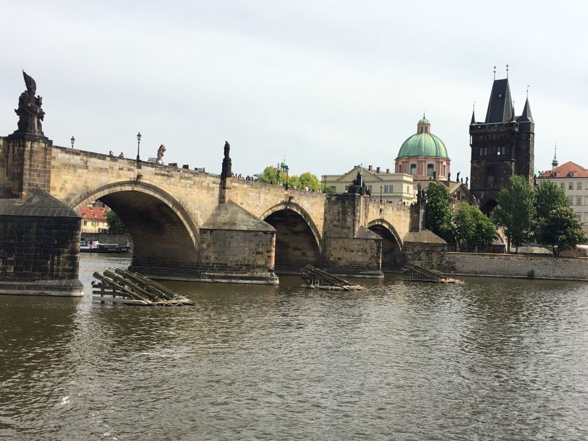 Prague: 3-hour Evening River Cruise with Dinner - Buffet Dinner Onboard: Eating Well While You Sightsee