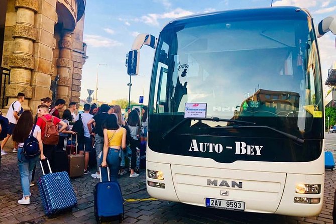 PRAGUE AIRPORT - CITY TRANSFERS in Spanish - Encuentro en el aeropuerto de Praga sin vueltas