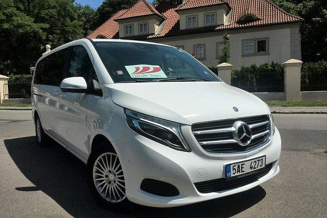 PRAGUE AIRPORT - CITY TRANSFERS in Spanish - Un punto de atención: el aeropuerto siempre puede tener su propia vibra