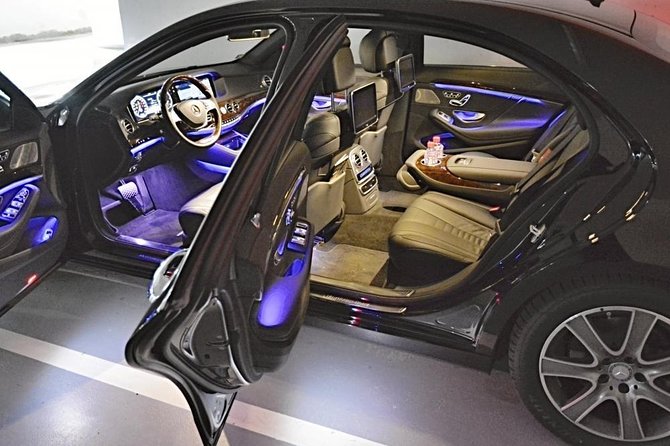 Prague airport luxury transfer by a Mercedes Benz S class - Price and value: $153.78 per group up to 3