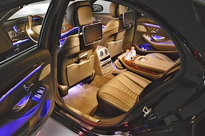 Prague airport luxury transfer by a Mercedes Benz S class - Small details that reduce stress more than you’d think