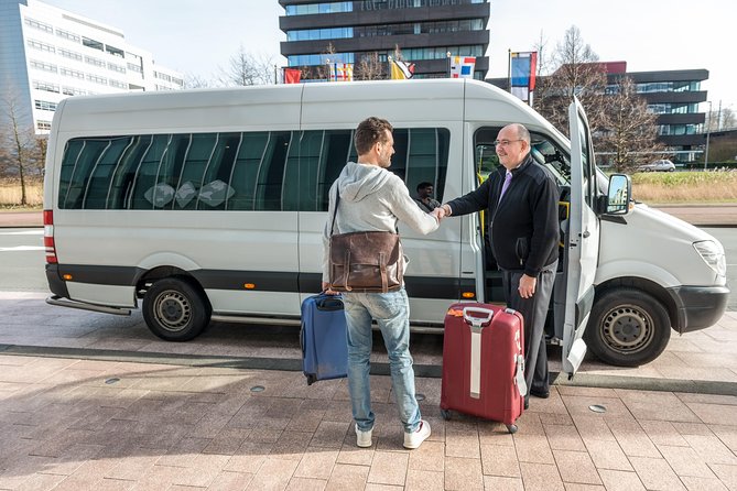 Prague Airport (PRG) Departure Transfer from Prague City - Waiting time and pickup points: where timing can slip