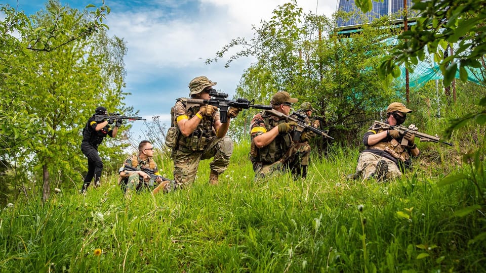 PRAGUE AIRSOFT SHOOTING GAMES - Welcome Drinks and a Group-First Pace