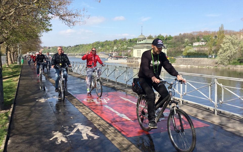 Prague "ALL-IN-ONE" City E-Bike Tour - Meeting at Praha Bike and getting set up fast