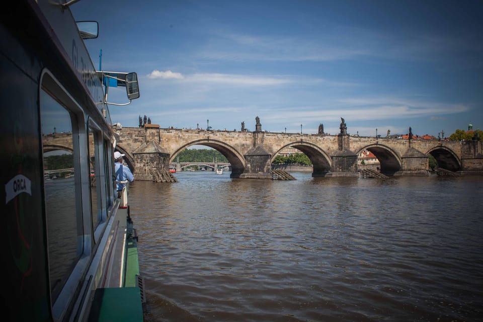 Prague: An unforgettable 2-hour cruise on the Vltava River. - Charles Bridge and Prague Castle: The Main Views You’ll Want to Chase