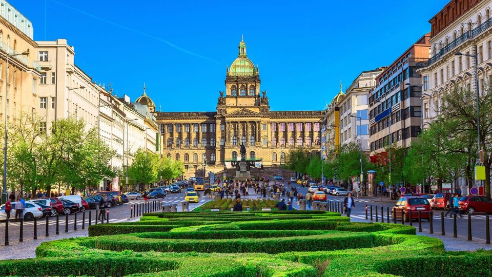 Prague Audioguide - TravelMate app for your smartphone - Offline listening, transcripts, and earphone reality checks