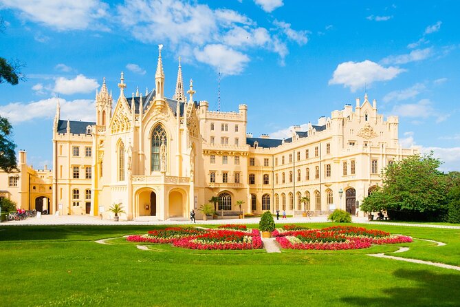 Prague-Budapest One-Way Sightseeing Day Tour - Stop 3: Győr’s baroque streets, Town Hall from 1900, and church heritage