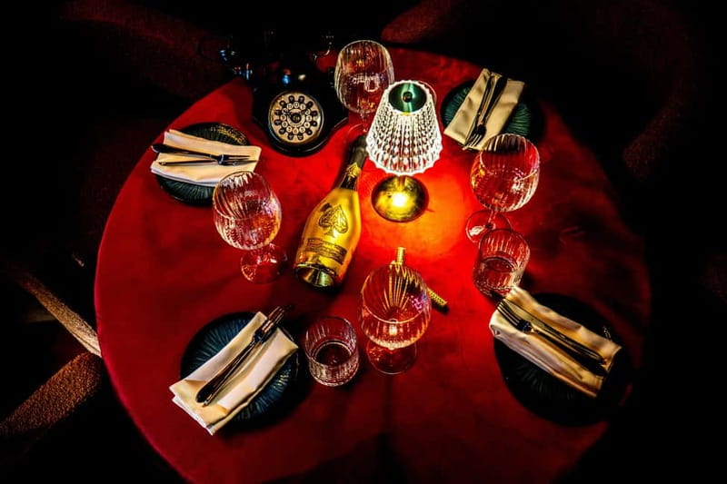 Prague: Cabaret Show at Medusa - Nightlife Prague - Food and cocktails: how to plan since they’re not included