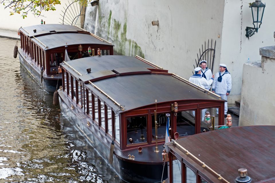 Prague: Castle and Jewish Quarter Tour with Cruise and Lunch - The Prague Castle tram: the views are the point