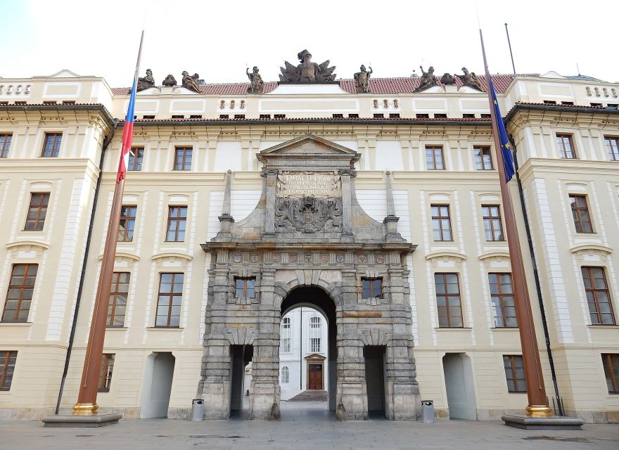 Prague: Castle and Lesser Town Walking Tour with Local Guide - Should you book this tour?