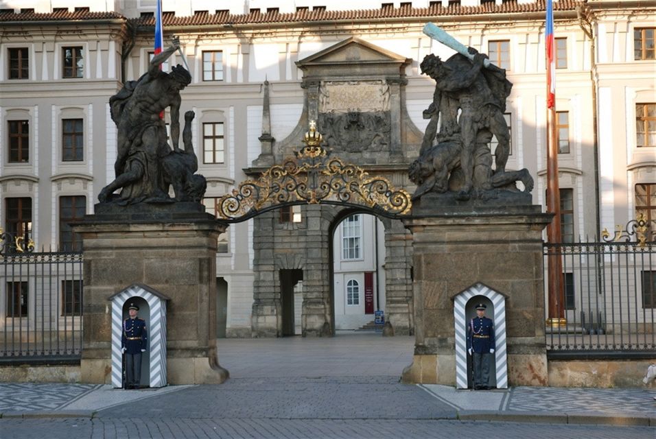 Prague: Castle and Lesser Town Walking Tour with Local Guide - Getting started: meeting point and the small things that reduce stress