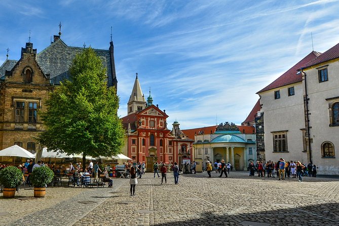 Prague Castle and Lobkowicz Palace entrance tickets - Audio guides: what’s included, what you might add