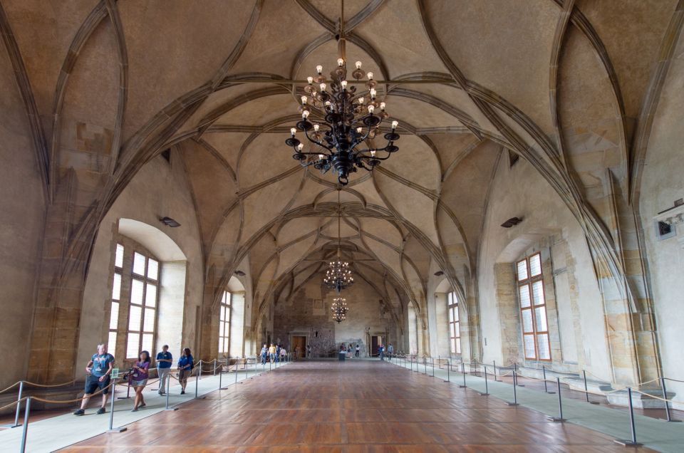 Prague Castle and St. Vitus Cathedral Private Walking Tour - Choosing the right length: 2 hours vs 3 vs 5 (what you gain)