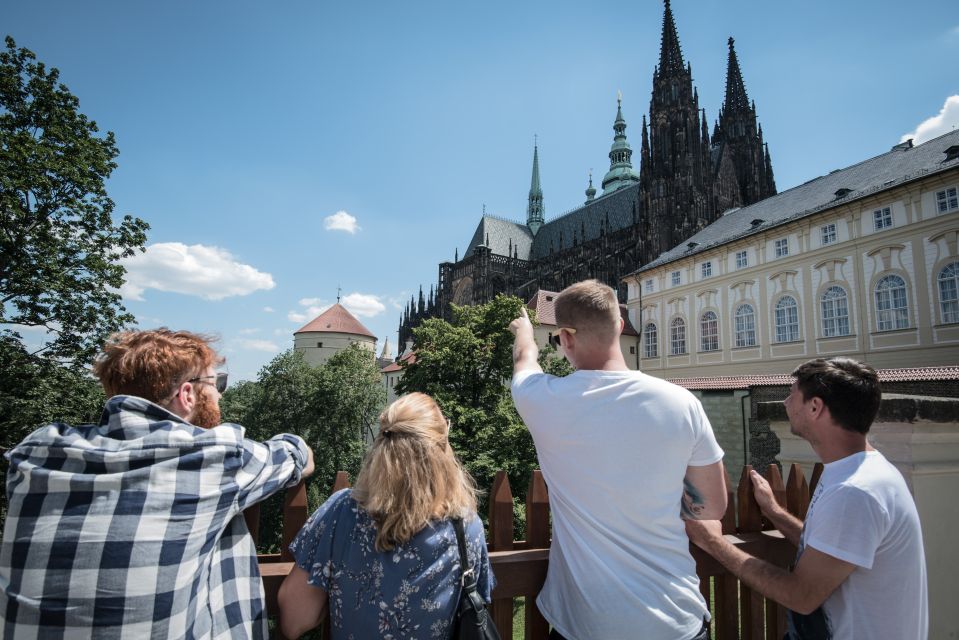 Prague: Castle Grounds & Highlights Walking Tour small-group - One Thousand Years in Two Hours: How the Timeline Gets Taught