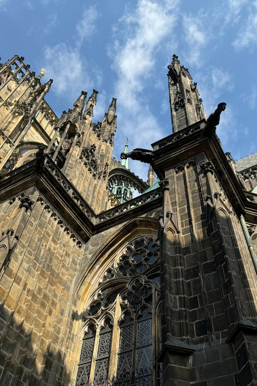 Prague Castle Interiors & Changing of the Guard-Small group - St. Vitus Cathedral and St. Wenceslas Chapel: the inside story of Czech rulers