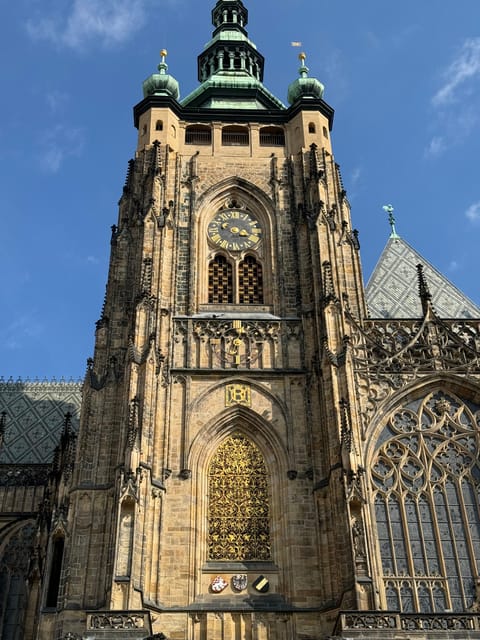 Prague Castle Interiors & Changing of the Guard-Small group - Old Royal Palace and Vladislav Hall: power, drama, and a famous window