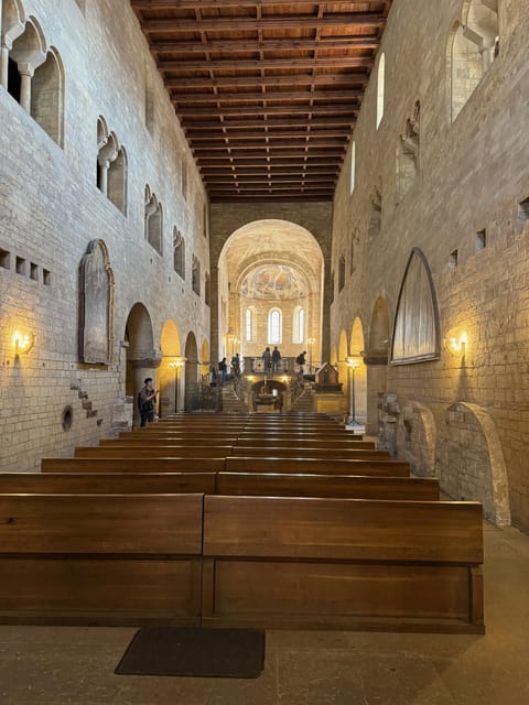 Prague Castle Interiors & Changing of the Guard-Small group - St. George’s Basilica and Golden Lane: the contrast between grand power and everyday life