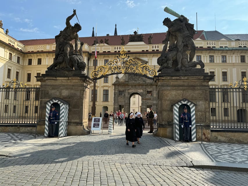 Prague Castle Interiors & Changing of the Guard-Small group - Price and value: what 150 minutes for $87 really buys you