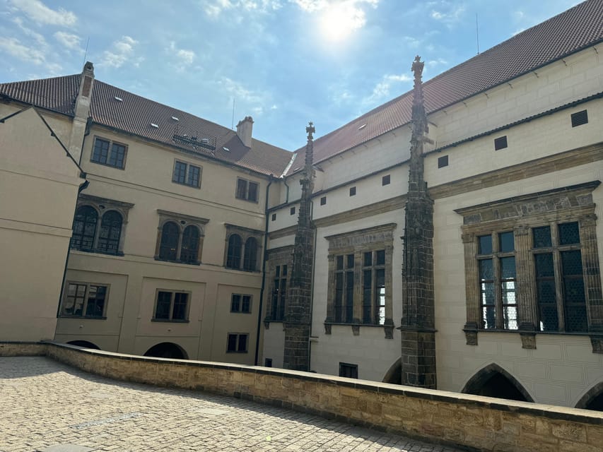 Prague Castle Interiors & Changing of the Guard-Small group - Practical tips that make the day smoother